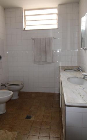 Casa à venda com 287m², 5 quartos e 6 vagasBanheiro Social