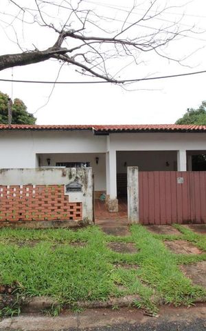 Casa à venda com 287m², 5 quartos e 6 vagasFachada