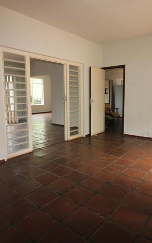 Casa à venda com 287m², 5 quartos e 6 vagasSala 1