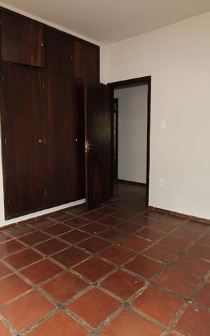 Casa à venda com 287m², 5 quartos e 6 vagasQuarto 2