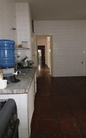 Casa à venda com 287m², 5 quartos e 6 vagasCozinha