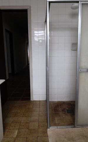 Casa à venda com 287m², 5 quartos e 6 vagasBanheiro Social