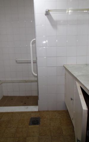 Casa à venda com 287m², 5 quartos e 6 vagasBanheiro da suíte do Quarto 5
