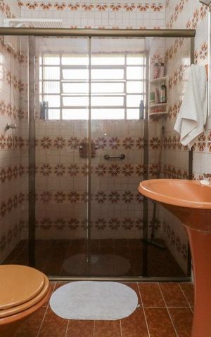 Casa à venda com 250m², 4 quartos e 3 vagas Casa à venda com 250m², 4 quartos e 3 vagasSuíte