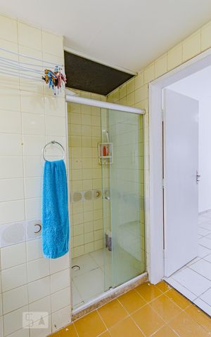 Apartamento para alugar com 40m², 1 quarto e sem vaga Apartamento para alugar com 40m², 1 quarto e sem vagaBanheiro da Suíte
