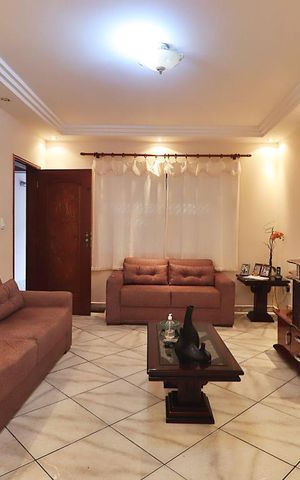 Casa à venda com 181m², 3 quartos e 2 vagasSala