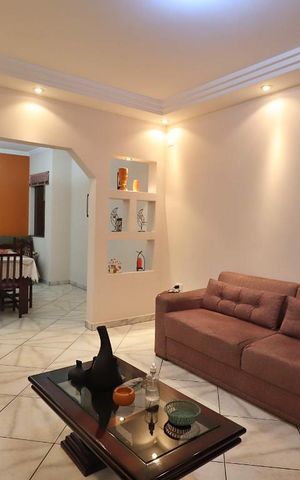 Casa à venda com 181m², 3 quartos e 2 vagasSala