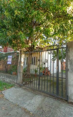 Casa para alugar com 47m², 2 quartos e 2 vagasFachada