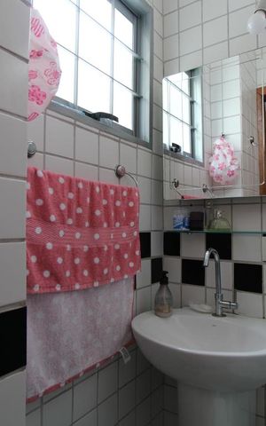 Casa à venda com 96m², 3 quartos e 1 vagaBanheiro