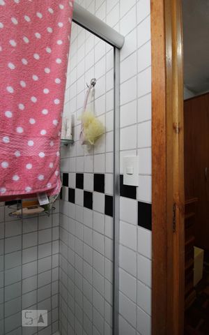 Casa à venda com 96m², 3 quartos e 1 vagaBanheiro
