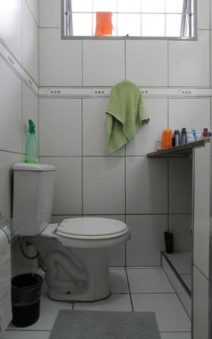 Casa à venda com 96m², 3 quartos e 1 vagaBanheiro