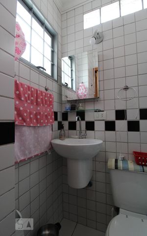 Casa à venda com 96m², 3 quartos e 1 vagaBanheiro