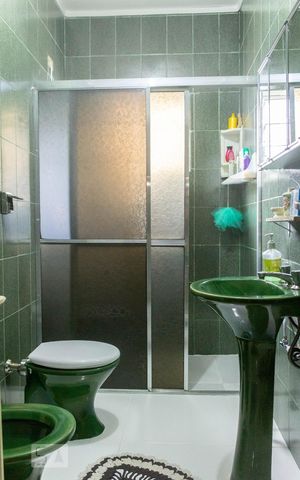Casa à venda com 184m², 4 quartos e 1 vaga Casa à venda com 184m², 4 quartos e 1 vagaBanheiro
