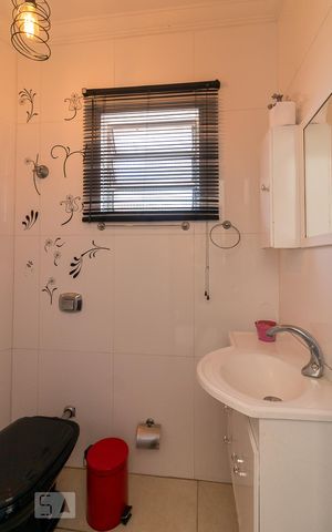 Casa à venda com 115m², 3 quartos e 2 vagasBanheiro de serviço