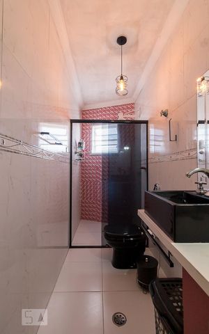 Casa à venda com 115m², 3 quartos e 2 vagasBanheiro social