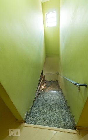 Casa à venda com 115m², 3 quartos e 2 vagasEscadas