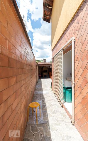 Casa à venda com 115m², 3 quartos e 2 vagasCorredor lateral externo