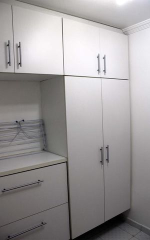 Casa à venda com 216m², 3 quartos e 3 vagas Casa à venda com 216m², 3 quartos e 3 vagasÁrea de Serviço- Armários