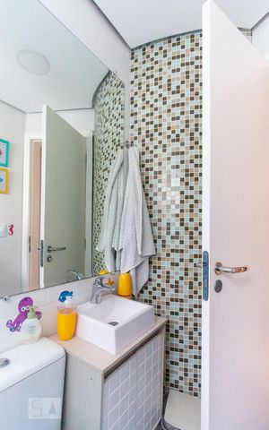 Casa de condomínio à venda com 210m², 4 quartos e 2 vagasBanheiro Corredor