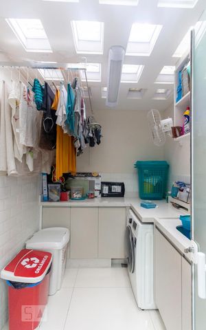 Casa de condomínio à venda com 210m², 4 quartos e 2 vagasÁrea de Serviço