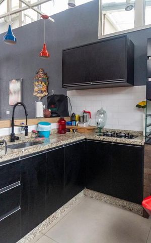 Casa de condomínio à venda com 210m², 4 quartos e 2 vagasTerraço
