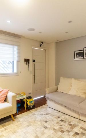 Casa de condomínio à venda com 210m², 4 quartos e 2 vagasSala de estar