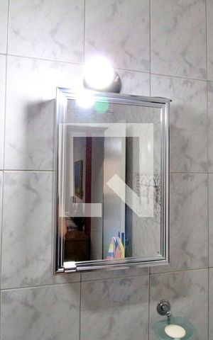 Casa à venda com 180m², 3 quartos e 6 vagasBanheiro do Quarto 1 - Espelho