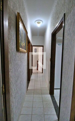 Casa à venda com 180m², 3 quartos e 6 vagasCorredor