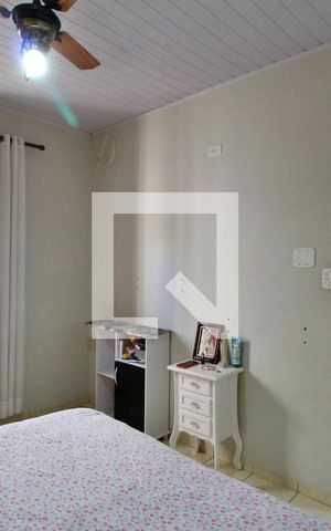 Casa à venda com 180m², 3 quartos e 6 vagasQuarto 1 (fundos)