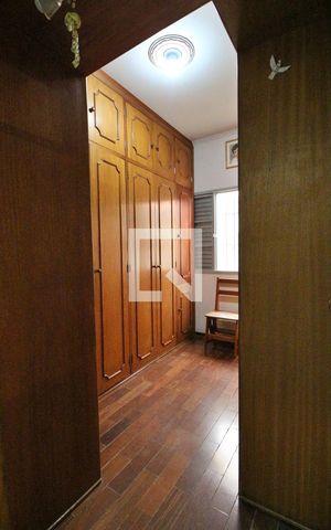 Casa à venda com 180m², 3 quartos e 6 vagasQuarto 2