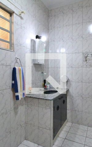 Casa à venda com 180m², 3 quartos e 6 vagasBanheiro do Quarto 1