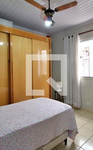 Casa à venda com 180m², 3 quartos e 6 vagasQuarto 1 (fundos)