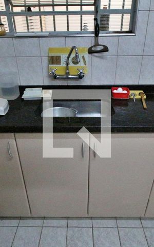 Casa à venda com 180m², 3 quartos e 6 vagasCozinha - Pia e armário