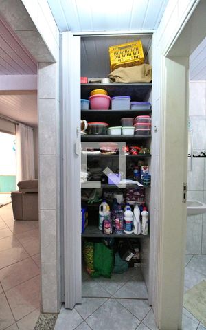 Casa à venda com 180m², 3 quartos e 6 vagasCorredor - Armário