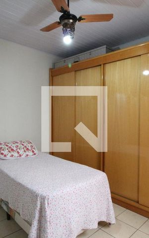 Casa à venda com 180m², 3 quartos e 6 vagasQuarto 1 (fundos)