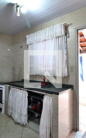 Casa à venda com 180m², 3 quartos e 6 vagasCozinha (fundos)