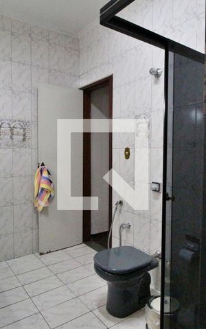 Casa à venda com 180m², 3 quartos e 6 vagasBanheiro do Quarto 1