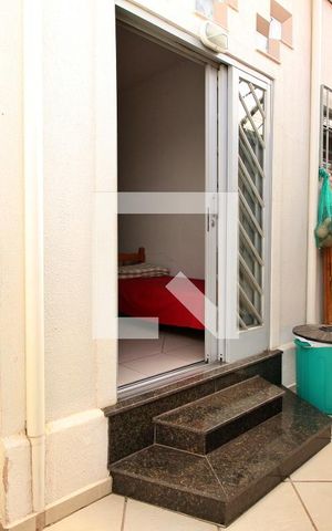 Casa à venda com 180m², 3 quartos e 6 vagasCorredores de acesso