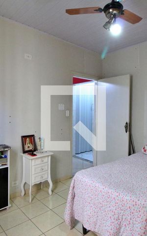 Casa à venda com 180m², 3 quartos e 6 vagasQuarto 1 (fundos)