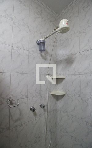 Casa à venda com 180m², 3 quartos e 6 vagasBanheiro do Quarto 1 - Chuveiro