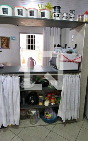 Casa à venda com 180m², 3 quartos e 6 vagasCozinha (fundos)