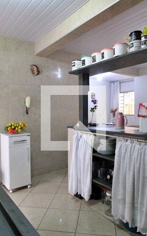 Casa à venda com 180m², 3 quartos e 6 vagasCozinha (fundos)