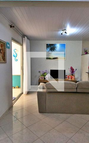 Casa à venda com 180m², 3 quartos e 6 vagasSala (fundos)