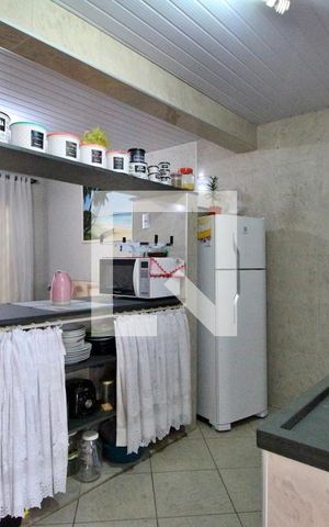 Casa à venda com 180m², 3 quartos e 6 vagasCozinha (fundos)