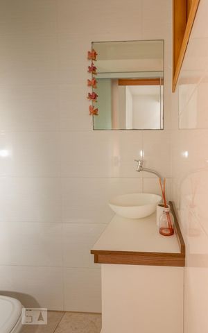 Casa de condomínio para alugar com 100m², 2 quartos e 1 vaga Casa de condomínio para alugar com 100m², 2 quartos e 1 vagaBanheiro de Serviço