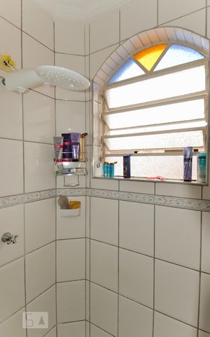 Casa à venda com 163m², 3 quartos e 2 vagas Casa à venda com 163m², 3 quartos e 2 vagasBanheiro 1