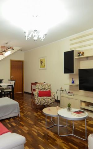 Casa à venda com 163m², 3 quartos e 2 vagas Casa à venda com 163m², 3 quartos e 2 vagasSala