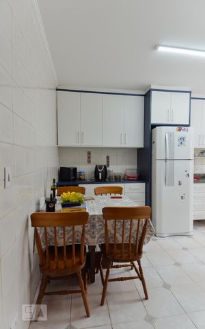 Casa à venda com 163m², 3 quartos e 2 vagas Casa à venda com 163m², 3 quartos e 2 vagasCozinha