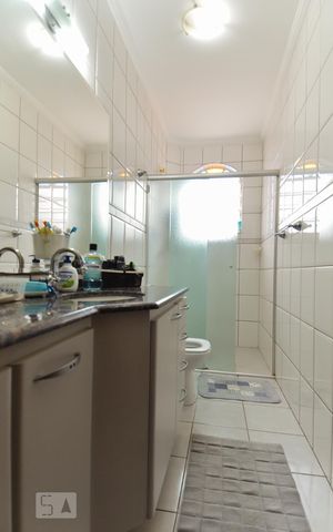 Casa à venda com 163m², 3 quartos e 2 vagas Casa à venda com 163m², 3 quartos e 2 vagasBanheiro 1