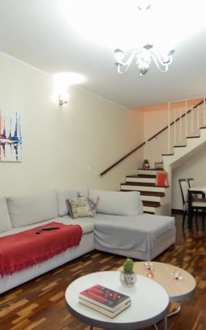 Casa à venda com 163m², 3 quartos e 2 vagas Casa à venda com 163m², 3 quartos e 2 vagasSala